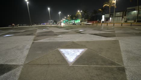 Un-Lapso-De-Tiempo-Del-Triángulo-De-Luminos-En-Un-Parque-En-Veracruz-Mexico