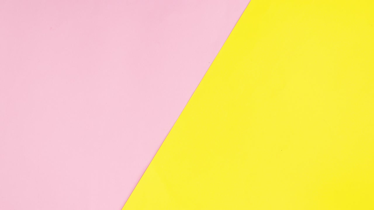 los productos de belleza de spa para el cuidado de la piel aparecen en el tema rosa amarillo.