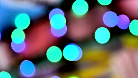luces coloridas borrosas. rojo, verde, amarillo, naranja, azul desenfocado bokeh brillante fondo festivo. luz multicolor abstracta.