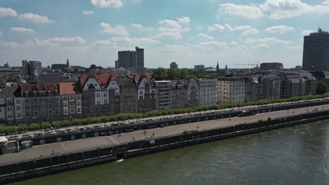 medienhafen en las orillas del rin