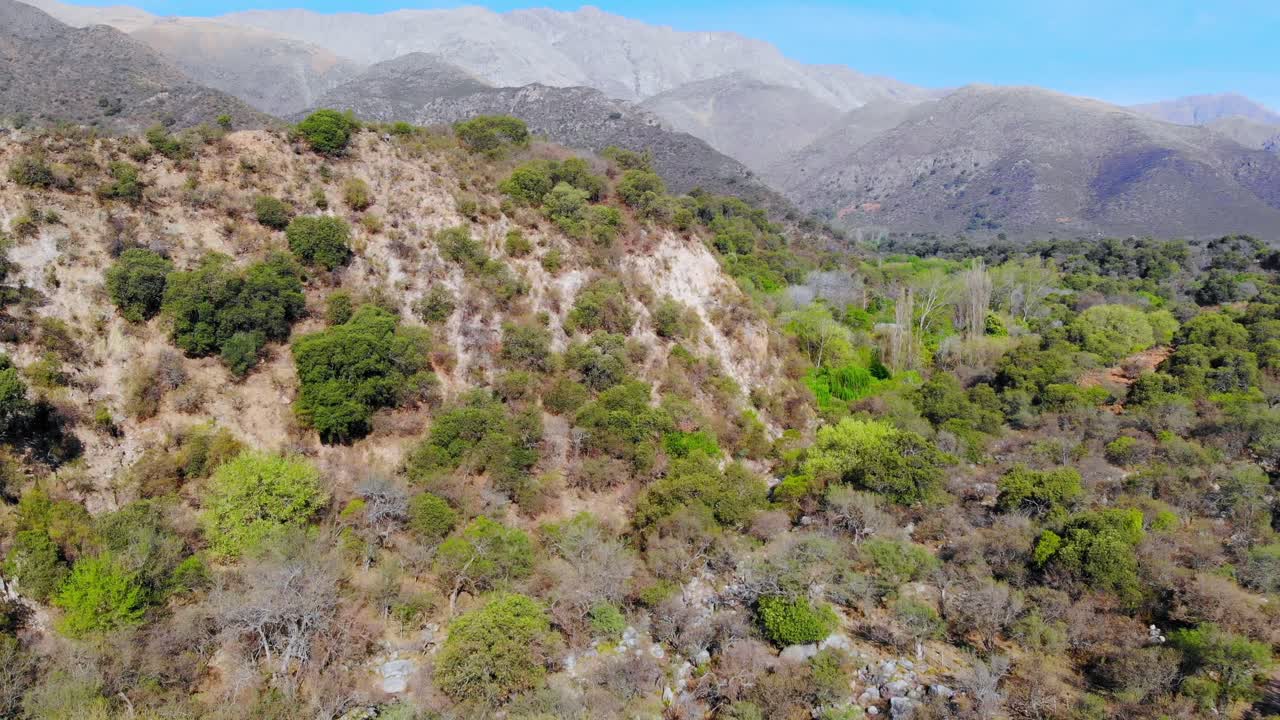 vista aérea de la sierra de los los comechingones cerca del cerro champaqui,