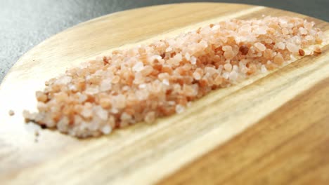 himalayan salt in wooden board 4k