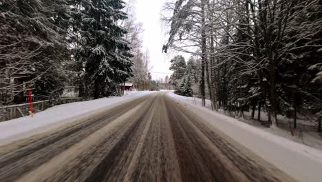 Viaje-Rural-Viajes-De-Invierno-Pov,-Habilidades-De-Conducción-Defensiva-En-Clima-Helado