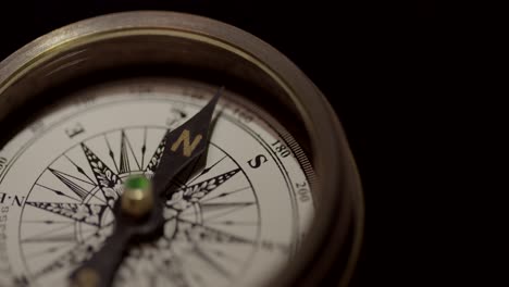 Vintage-Compass-Close-Up-1