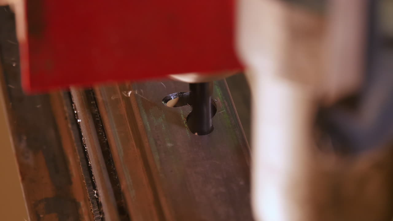 금속 에 구을 는 것