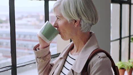 mujer de negocios, bebiendo café