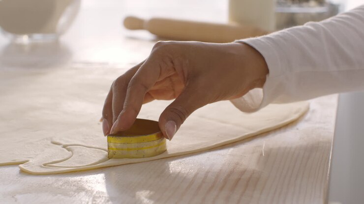 Preparazione di biscotti a forma di luna