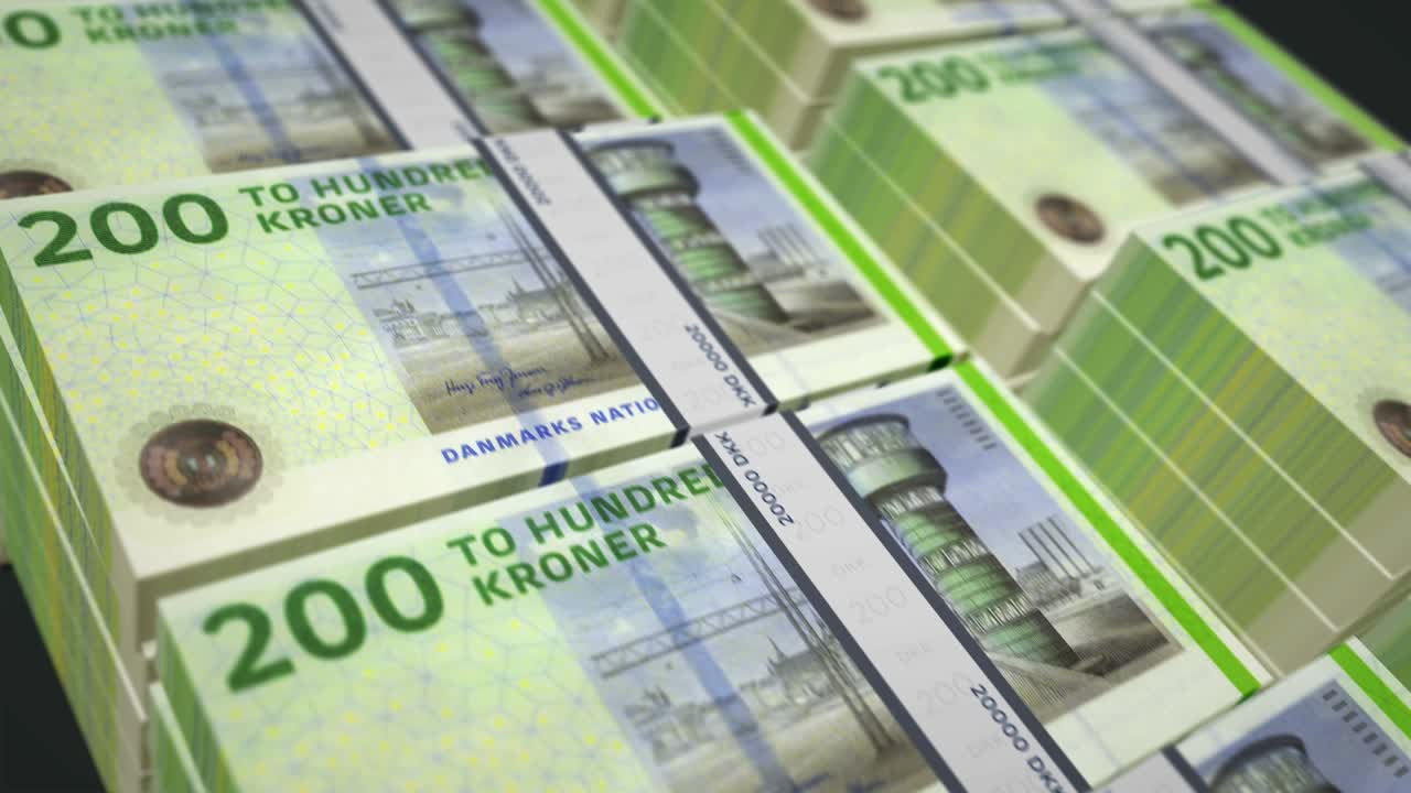 덴마크 크로나 지폐는 완벽한 루프로 포장되어 있습니다.