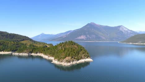 Beautiful-lake-and-forest-on-a-sunny-day-4k