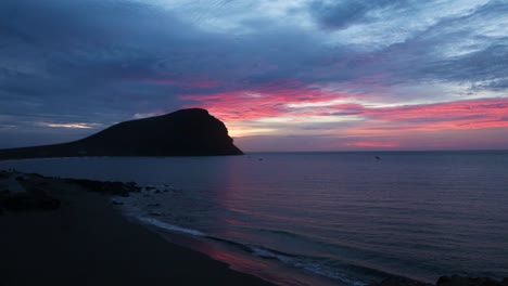 Schöner-Sonnenaufgang-Im-Zeitraffer-Am-Berg-Roja,-Teneriffa