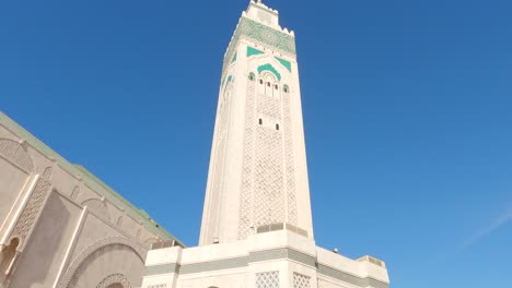 Majestätische-Fassade-Der-Hassan-Moschee-In-Casablanca