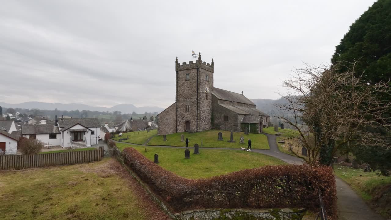 iglesia de san miguel y todos los ángeles en hawkshead, cumbria, reino unido
