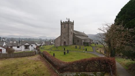 Iglesia-De-San-Miguel-Y-Todos-Los-ángeles-En-Hawkshead,-Cumbria,-Reino-Unido