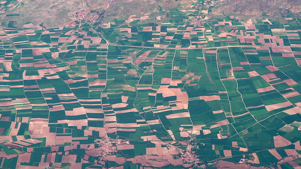 Vista aerea di terreni agricoli e paesaggio rurale