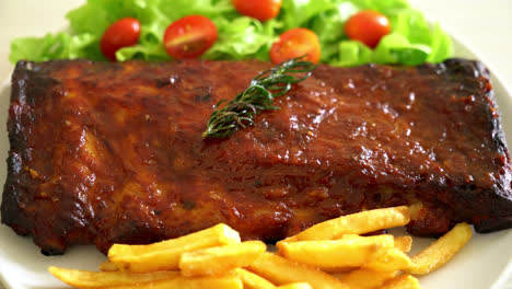 Gegrilltes-Und-Gegrilltes-Schweinefleisch-Mit-BBQ-Sauce-14