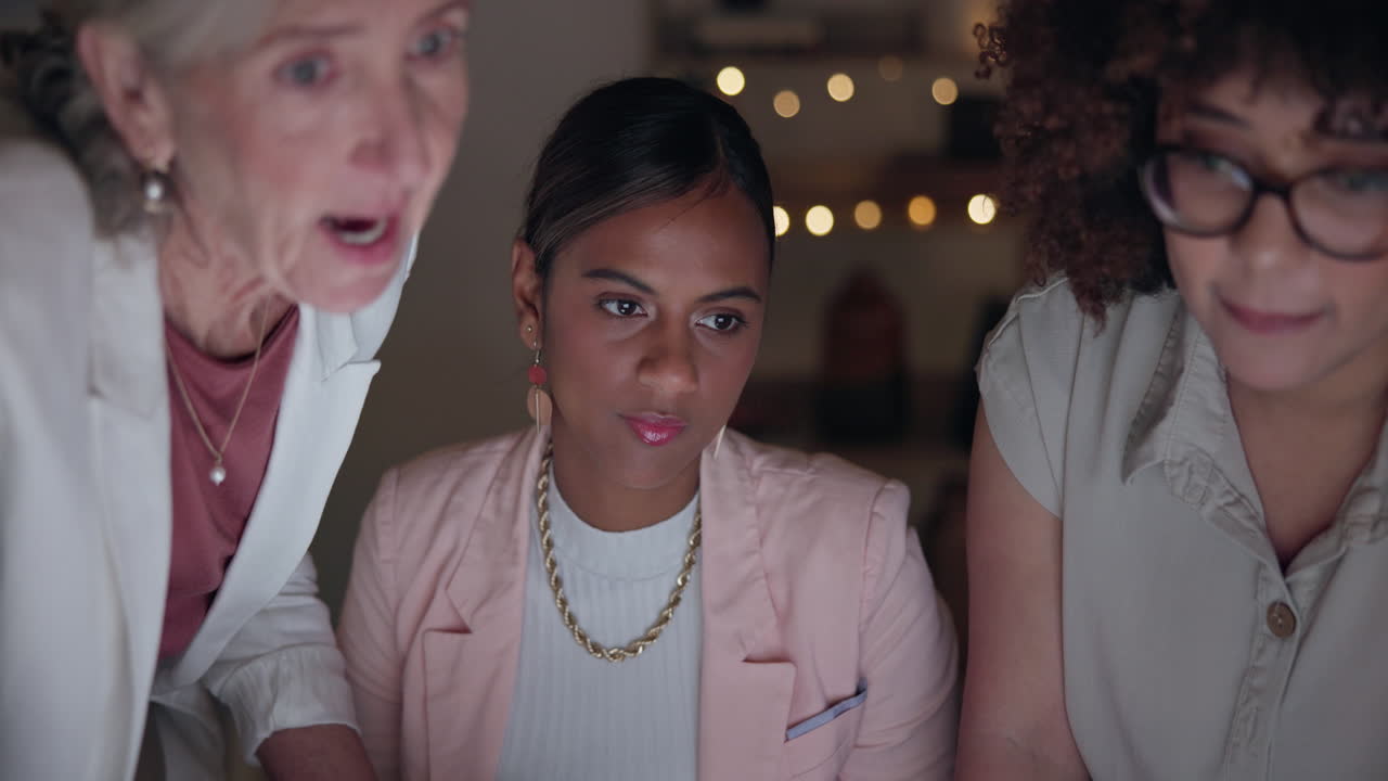 Teamwork, night and mentor with business people