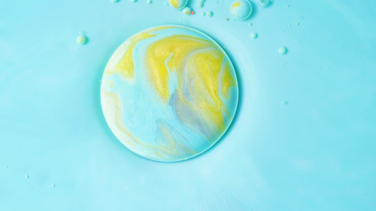 거품과 반이는 추상적인 액체 예술