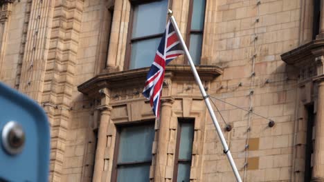 Cámara-Lenta-De-La-Bandera-Union-Jack-Soplando-En-El-Viento,-Reino-Unido