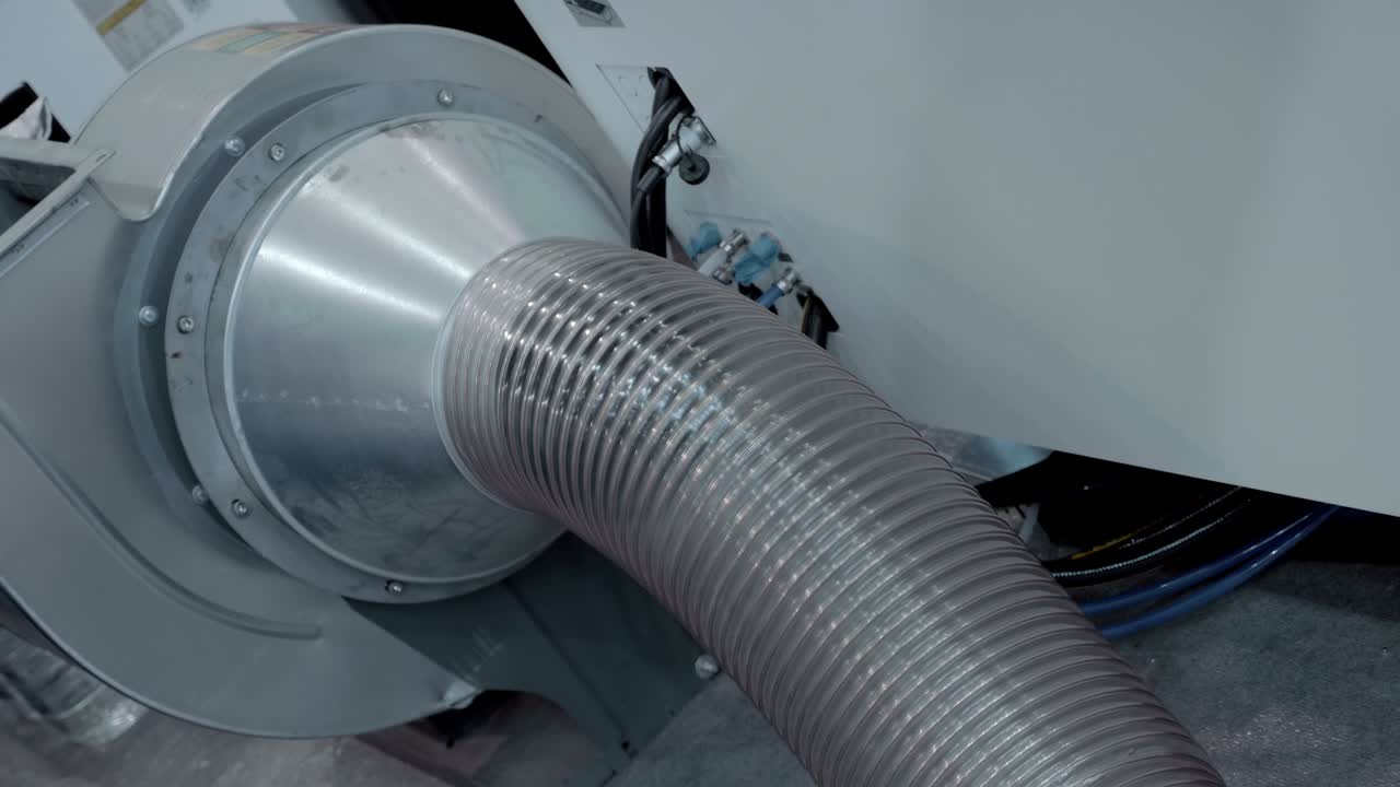 el tubo de ventilación transparente reforzado con alambre en espiral se vibra