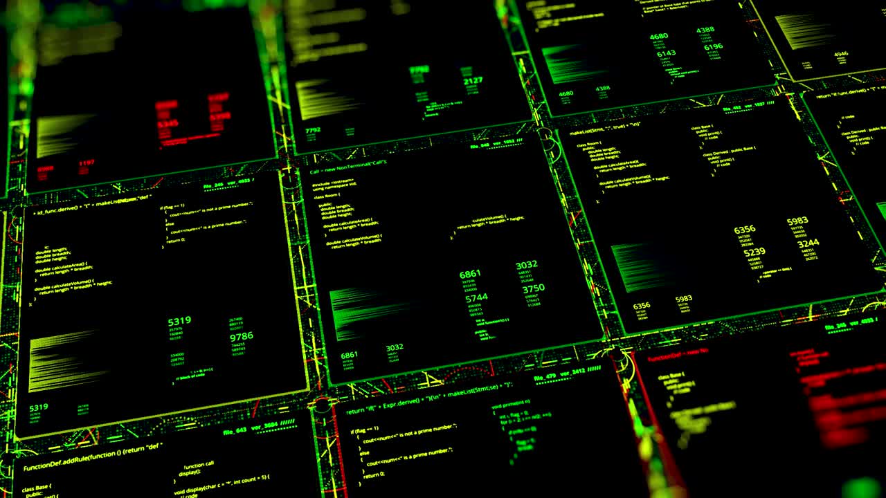 múltiples pantallas de computadora con código y datos