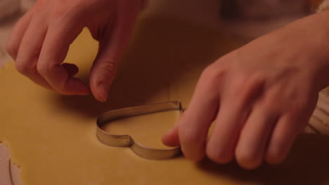 making cookies with cookie cutters