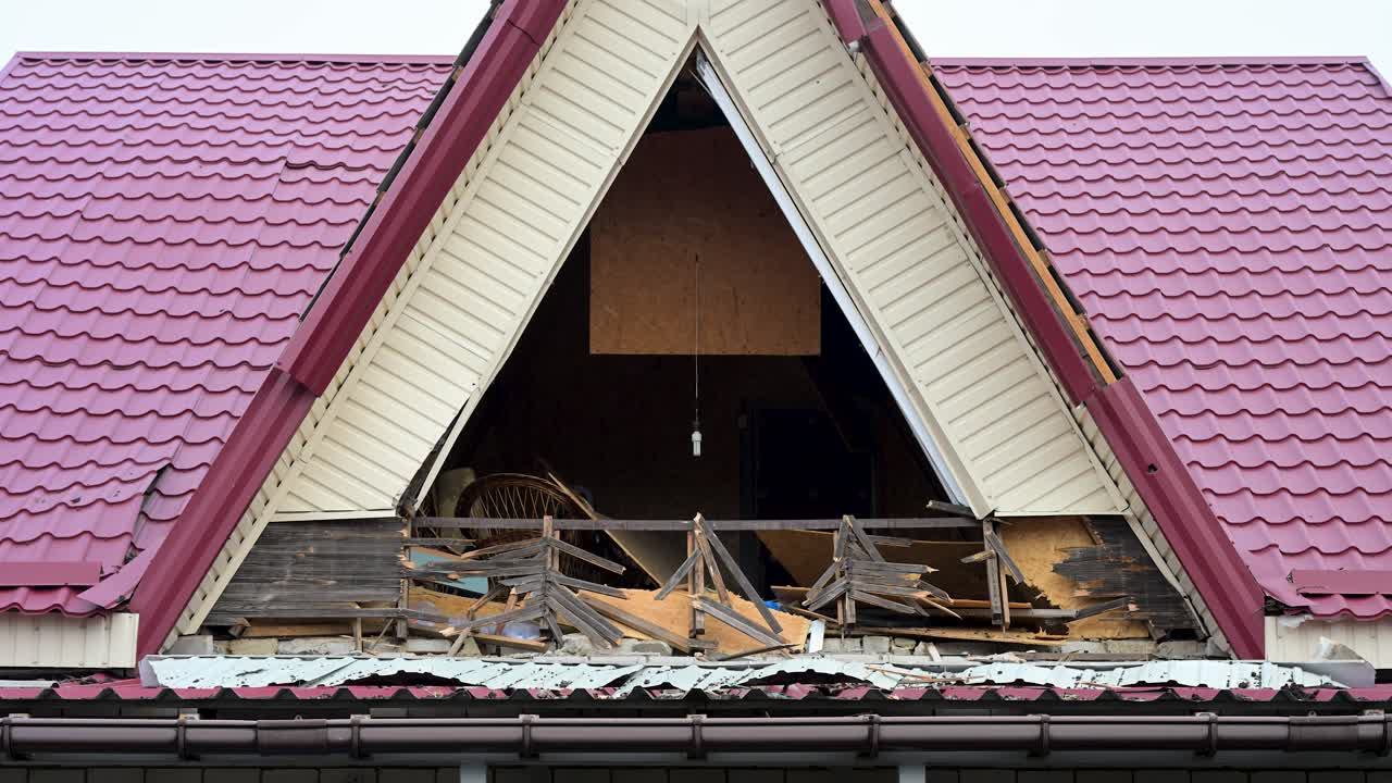 The roof and attic of a family home on the outskirts of Kramatorsk, Ukraine, are torn open. This is the direct result of a Russian missile strike on a residential area