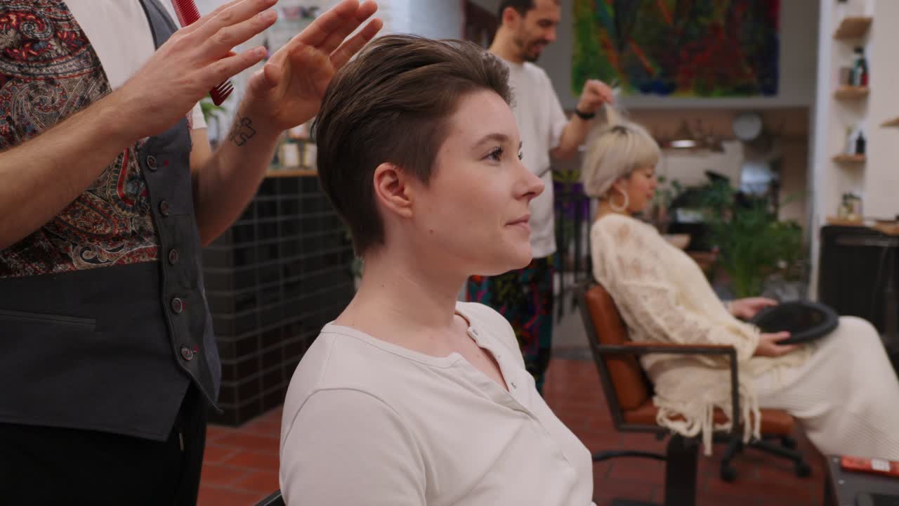 미용실에서 헤어스타일