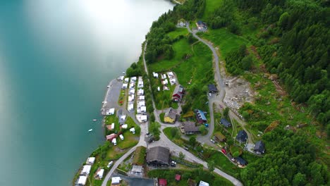 Schöne-Natur-Norwegen-Luftaufnahme-Des-Campingplatzes-Zum-Entspannen.