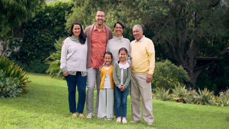 Happy-family,-grandparents