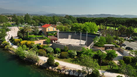 Mandelieu's-outdoor-theater-along-La-Siagne,-captured-from-above.