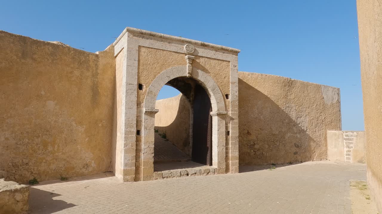 Archway passage through wall, top of fortification