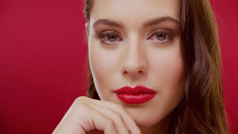 Is-there-anything-more-striking-than-red-lips?