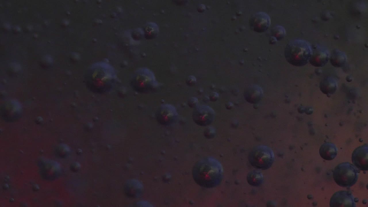 subproductos de la industria flotando en un subsuelo nublado