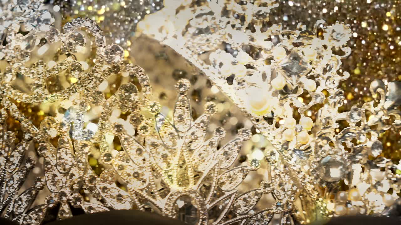 la corona de diamantes es el trasfondo del concurso de belleza.