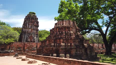 Pan-Shot:-Buddhistischer-Tempel-In-Der-Alten-Historischen-Stadt-Ayutthaya-Thailand