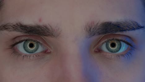 primer plano de los ojos de una persona