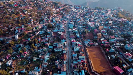 Vista-Aérea-Del-Pueblo-De-Montaña-En-Nepal