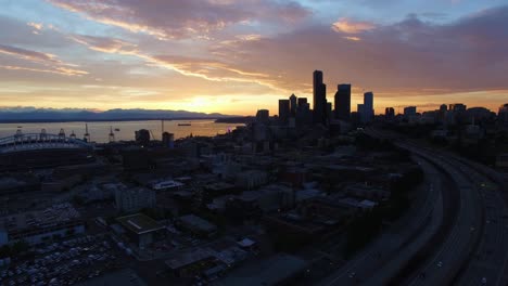 Antena-Del-Distrito-Industrial-De-Seattle-Al-Atardecer,-Alrededor-De-2016