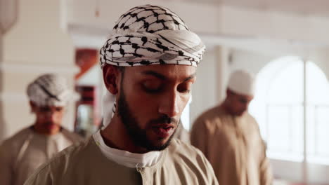 muslim men praying in mosque