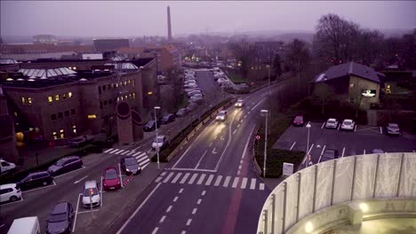 Timelapse-of-early-hazy-morning-traffic-and-workers-while-the-sun-starts-to-light-everything-up