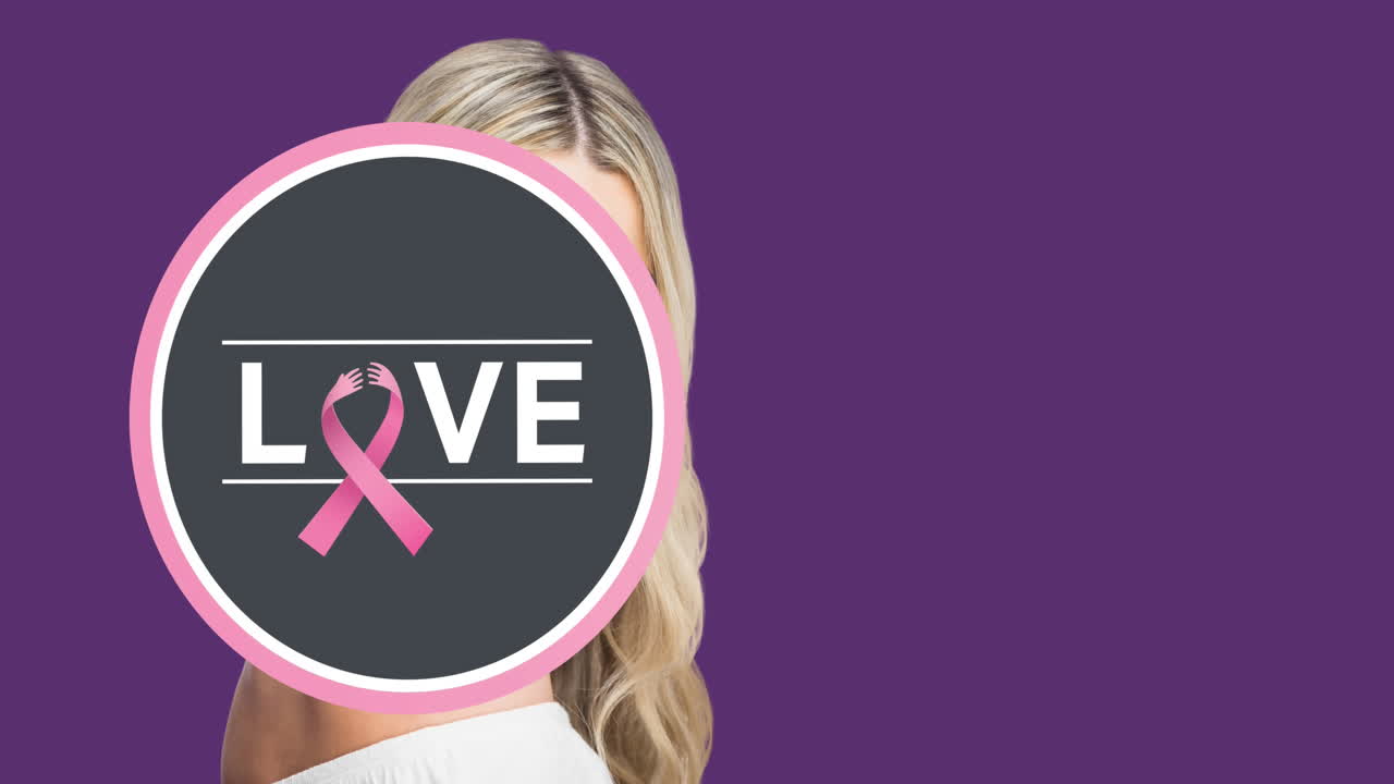 animación de texto de amor con cinta rosa sobre una mujer joven