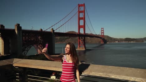 Woman-taking-selfie-with-Golden-Gate-Bridge