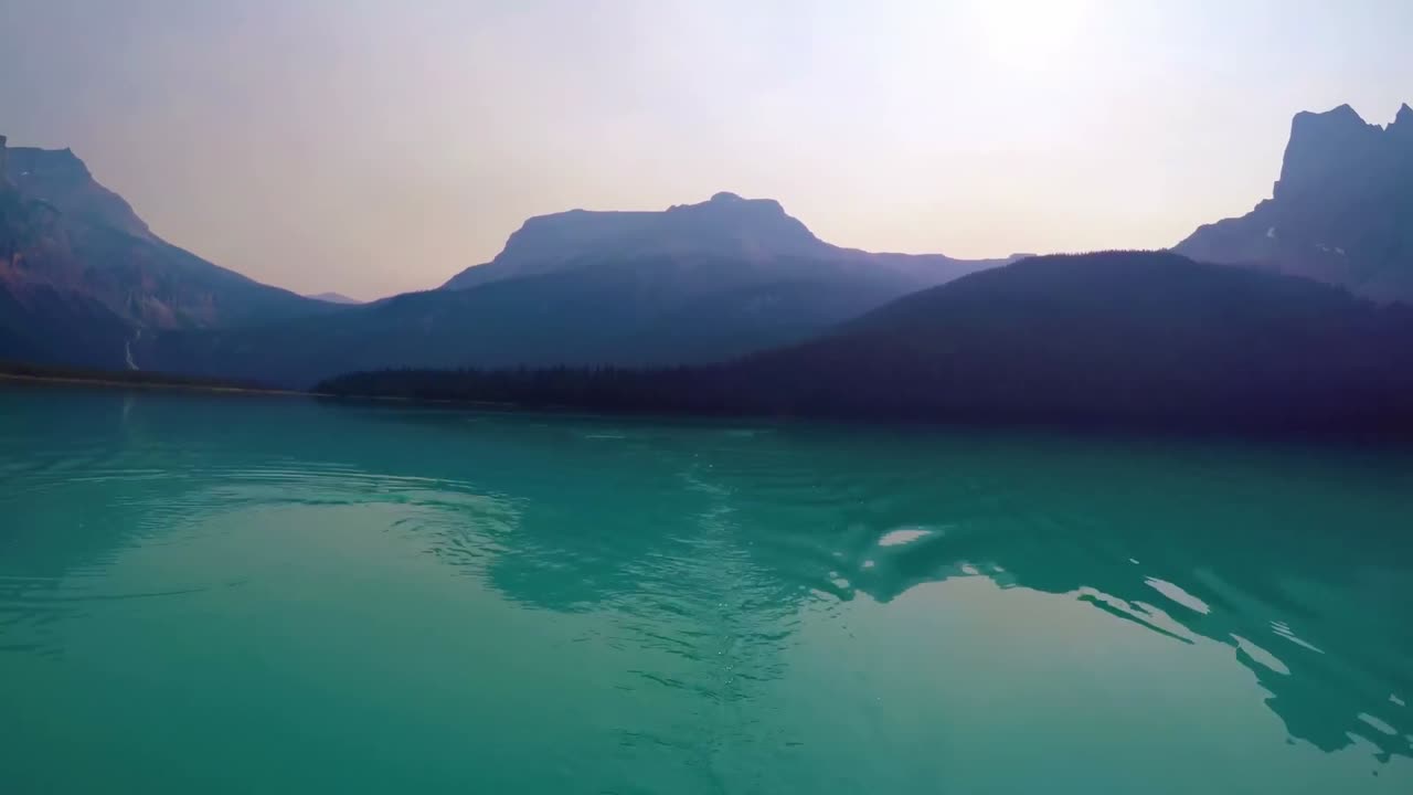 ⁇ 은 날 아름다운 산과 호수 4k