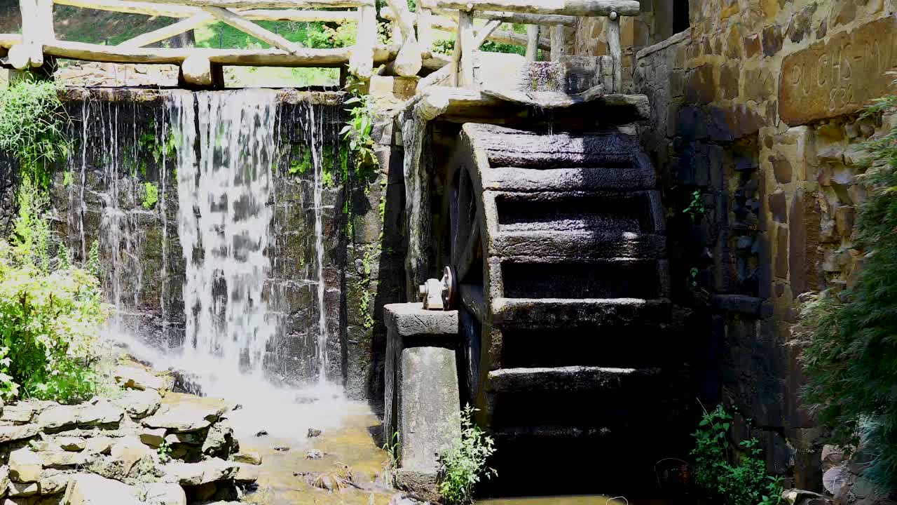 Static video in the Old Mill in Little Rock, Arkansas. Water is flowing and a water wheel is slowly turning