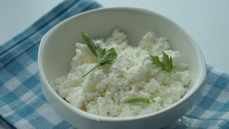 cottage cheese with parsley