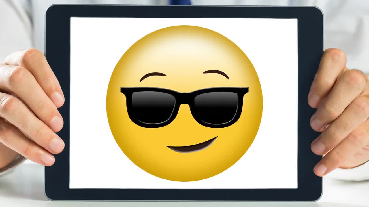 tableta que muestra gafas de sol sonrientes