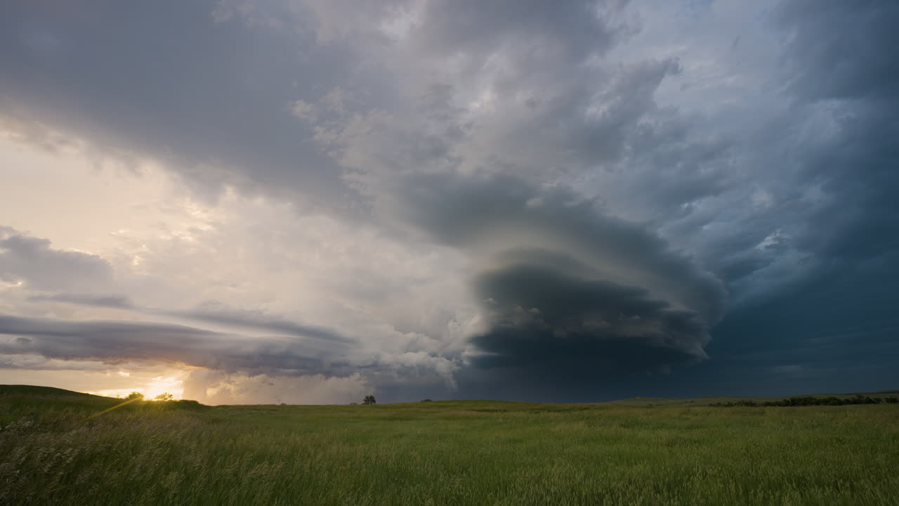 Evening Setting Sun Stormy Sky Gentle Swaying Fields
