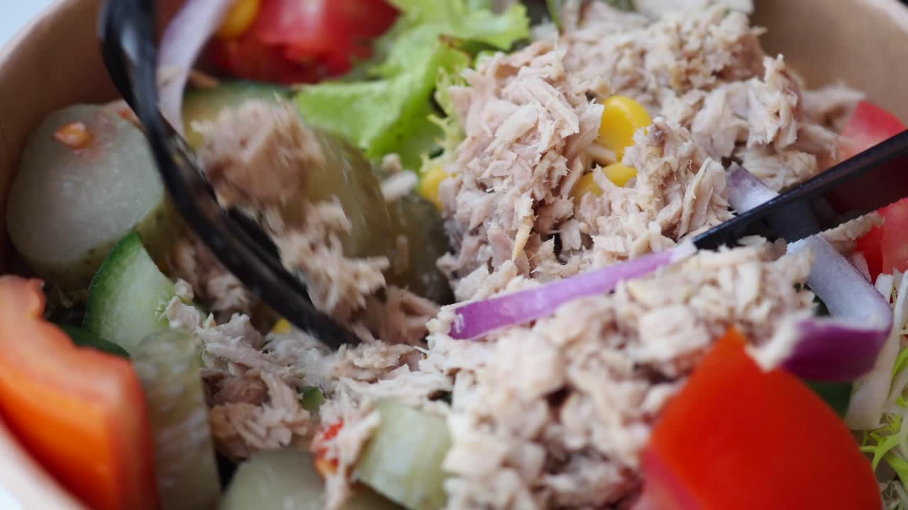 Ensalada de atún con verduras