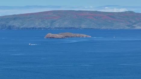 molokini crater in maui, hawaii