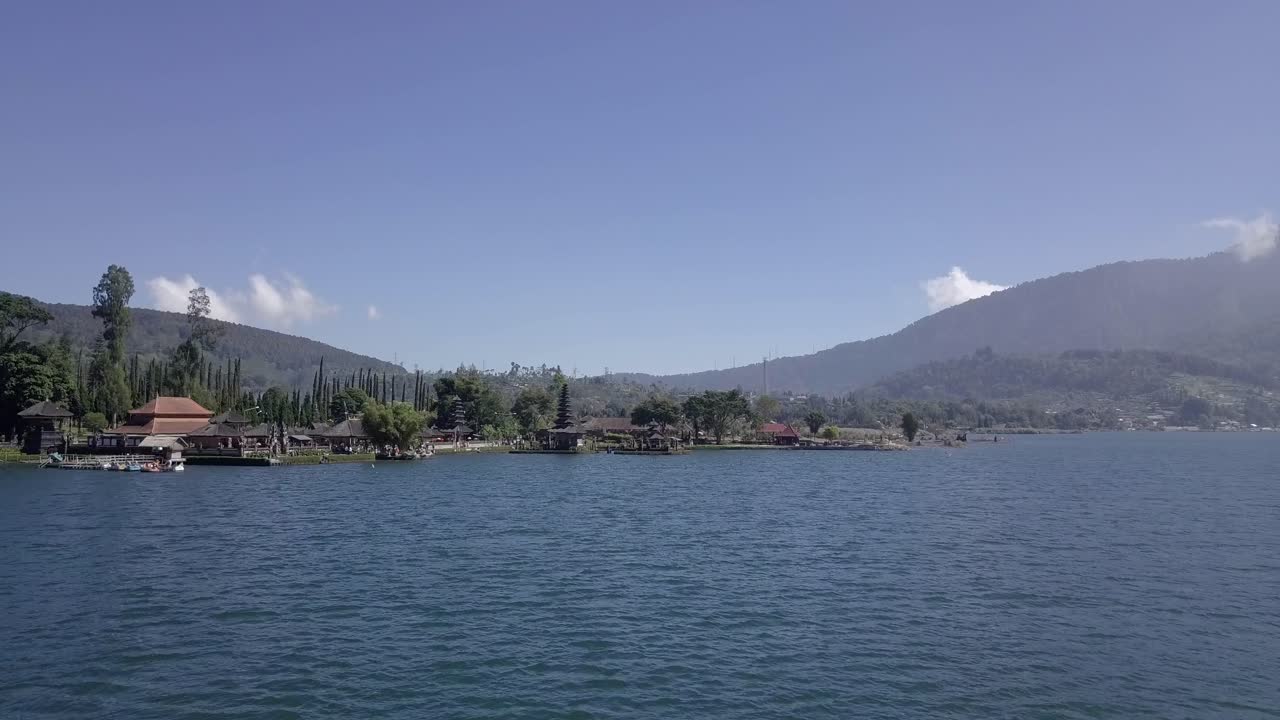 antena: templo ulun danu beratan
